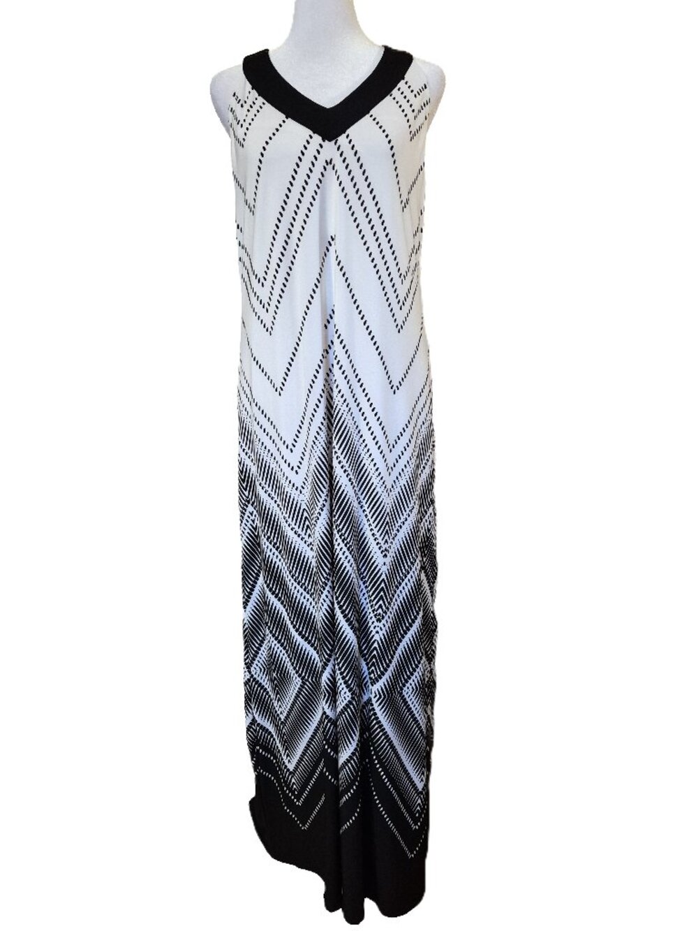 Chico's Black White Chevron V-Neck Maxi Dress Sleeveless Geometric Long Sz 1 M